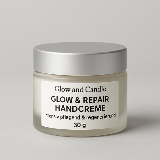 Frostglas-Tiegel mit Glow & Repair Handcreme von Glow and Candle – natürliche Handpflege mit Edelweiß, Q10 & PhytoCell-Knospenextrakt.